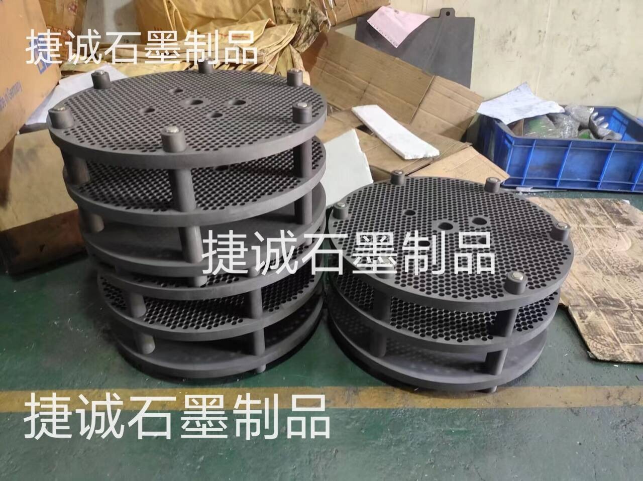 高精純石墨盤，石墨盤，鐘罩爐石墨盤，燒結(jié)石墨盤，石墨盤加工，高純石墨盤，推板爐燒結(jié)石墨盤，石墨盤加工廠，石墨盤生產(chǎn)廠家