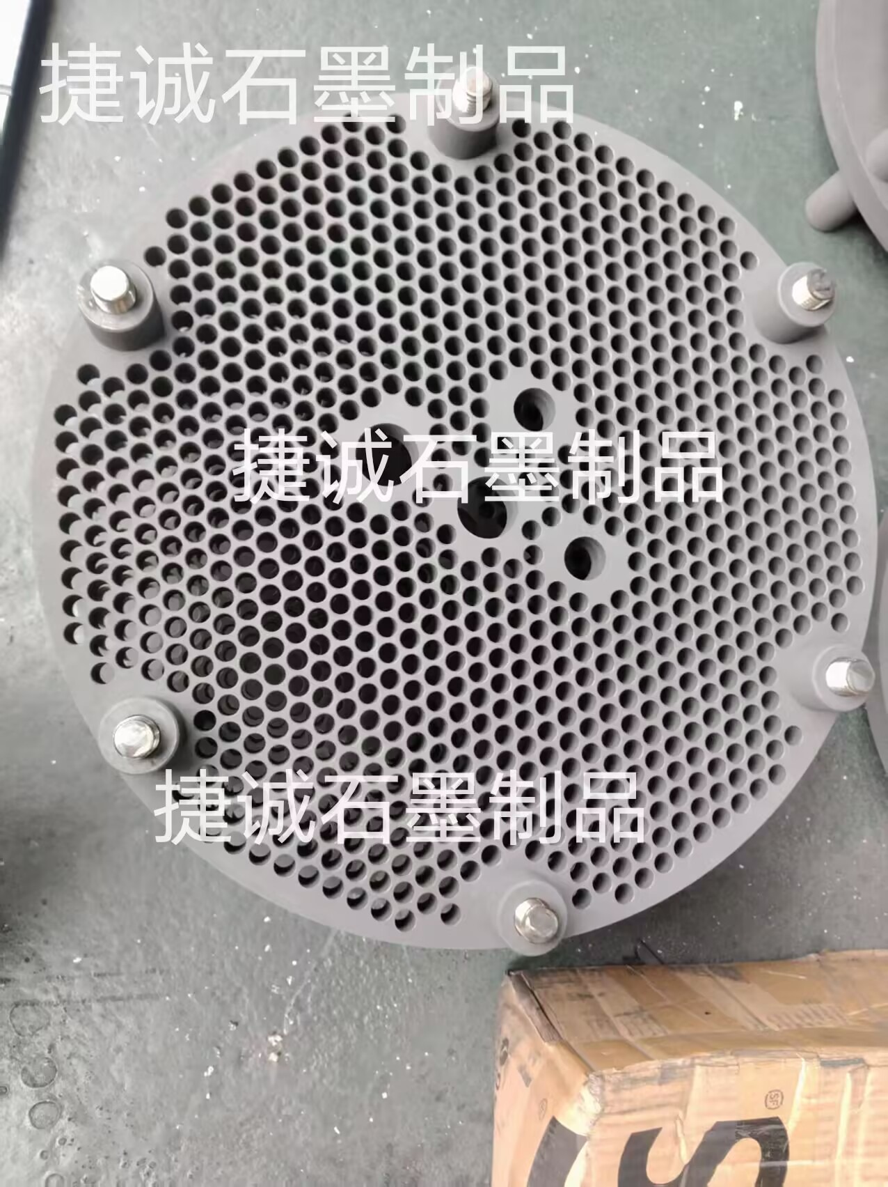 燒結石墨圓舟，石墨盤，石墨盤加工，銅管燒結石墨盤，鐘罩爐燒結石墨盤，推板爐石墨盤，石墨盤加工廠，燒結石墨盤，高純石墨盤，石墨盤生產(chǎn)廠家，銅管燒結石墨盤生產(chǎn)廠家